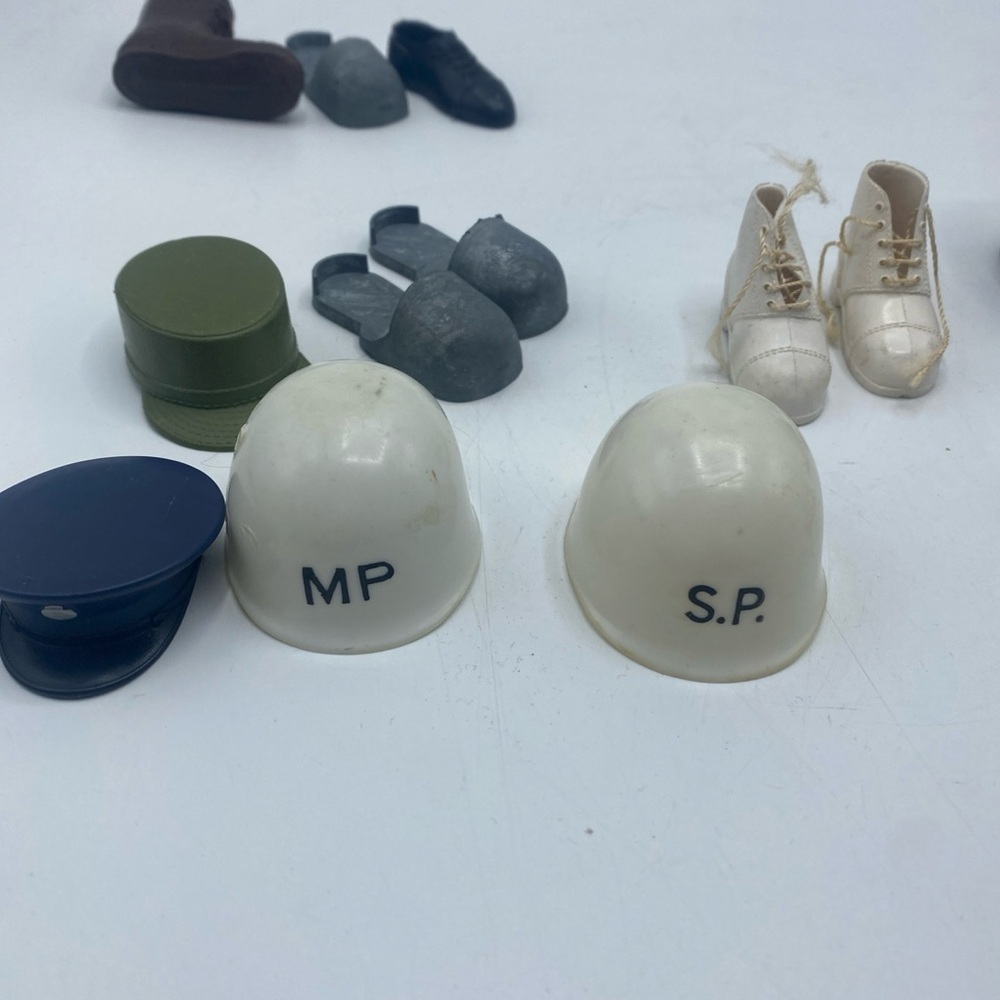 1964 GI Joe Deep Sea Diver Weight Shoes, Boots Military Hats Navy MP SP Army - Picture 2 of 5